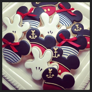 Set De Reposteria 5pcs Cortadores Galletas Moldes Pascua Mickey Mouse Color Gris